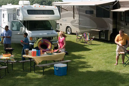Visitors setting up picnic at Hatteras Island campgrounds